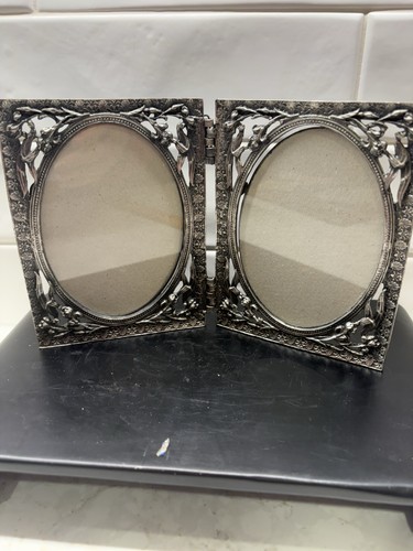 Vintage double hinged oval - hinged,