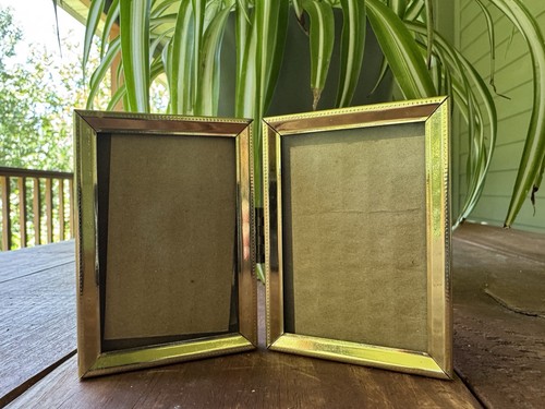 Gold tone metal hinged double - metal,