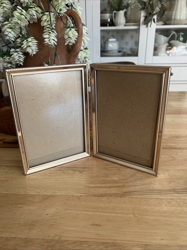 Vintage 5x7 photo frame - photo, gold