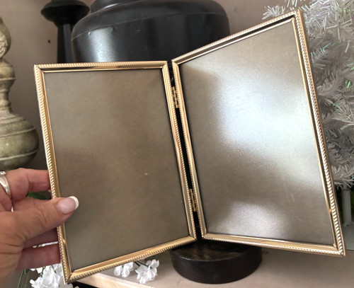 Holds 5x7 pics vtg - 2,