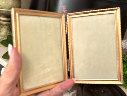 Vtg holds 4x6 or 3 - or, 3.5x5